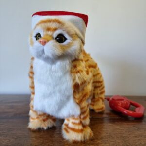 Gatinho De Pelúcia Gorro Natal Com Som E Movimento