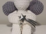 ANJO SENTADO BRANCO AMIGURUMI