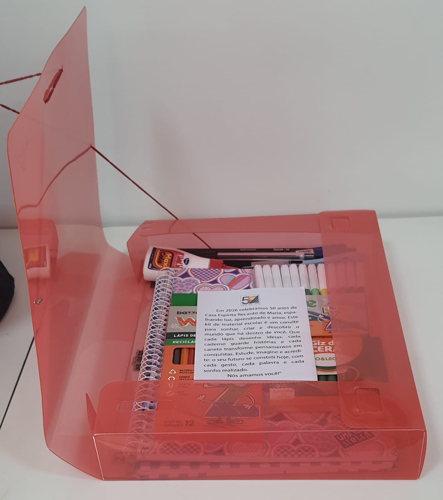 Rema começa o ano distribuindo material escolar